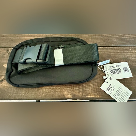 lululemon athletica Black n silver Cross body belt bag - Picture 2 of 5